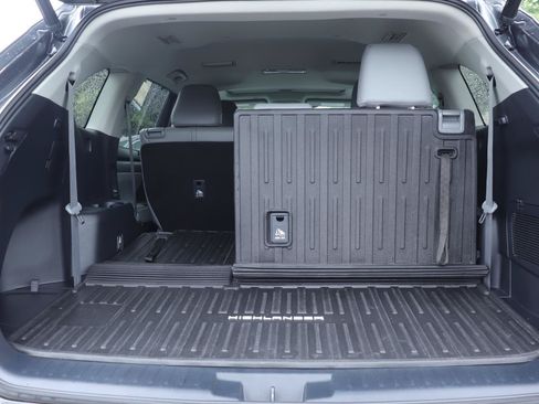 Used 2023 Toyota Highlander XLE FWD image 15