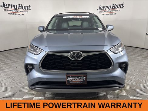 Used 2024 Toyota Highlander Platinum image 3