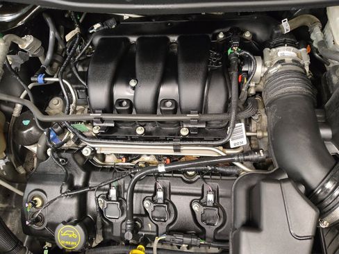 Used 2018 Ford Explorer XLT image 31