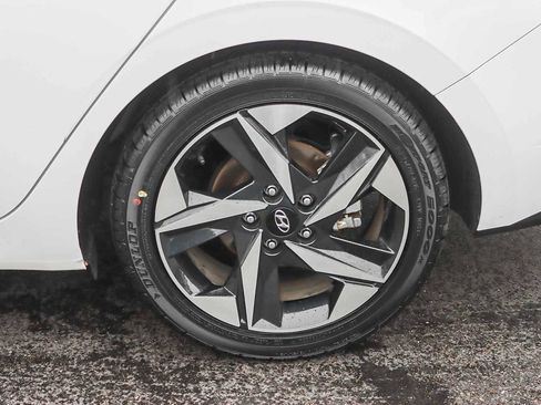 Used 2023 Hyundai Elantra Limited image 10