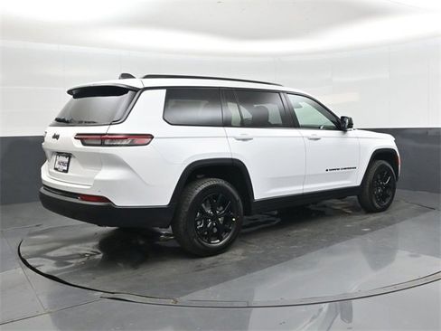 New 2025 Jeep Grand Cherokee L Altitude image 3