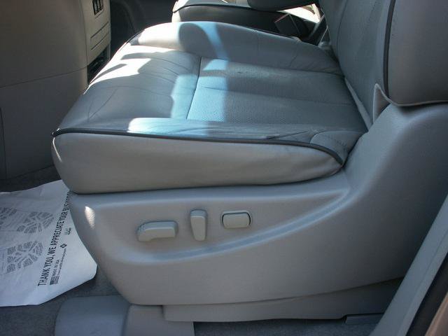 Used 2013 Nissan Quest SV w/ Leather Pkg FWD image 16