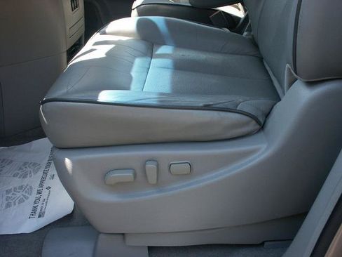 Used 2013 Nissan Quest SV w/ Leather Pkg FWD image 16