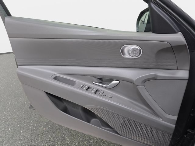 Used 2024 Hyundai Elantra SEL FWD image 27
