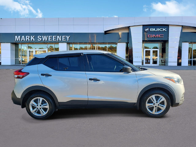 Used 2020 Nissan Kicks S FWD image 32