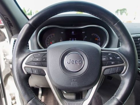 Used 2019 Jeep Grand Cherokee Altitude RWD image 12