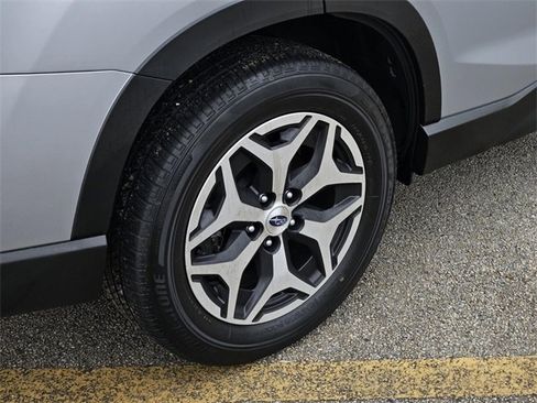 Used 2023 Subaru Forester Premium image 9