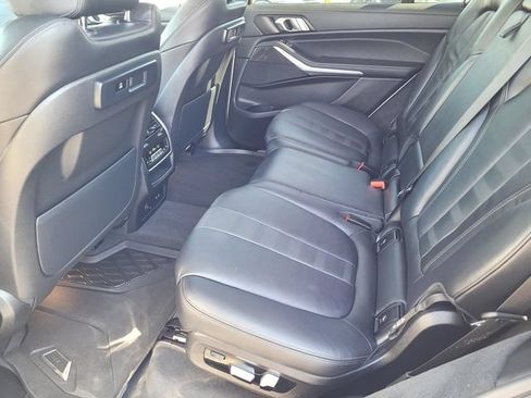 Used 2022 BMW X7 xDrive40i w/ Premium Package AWD/4WD image 13