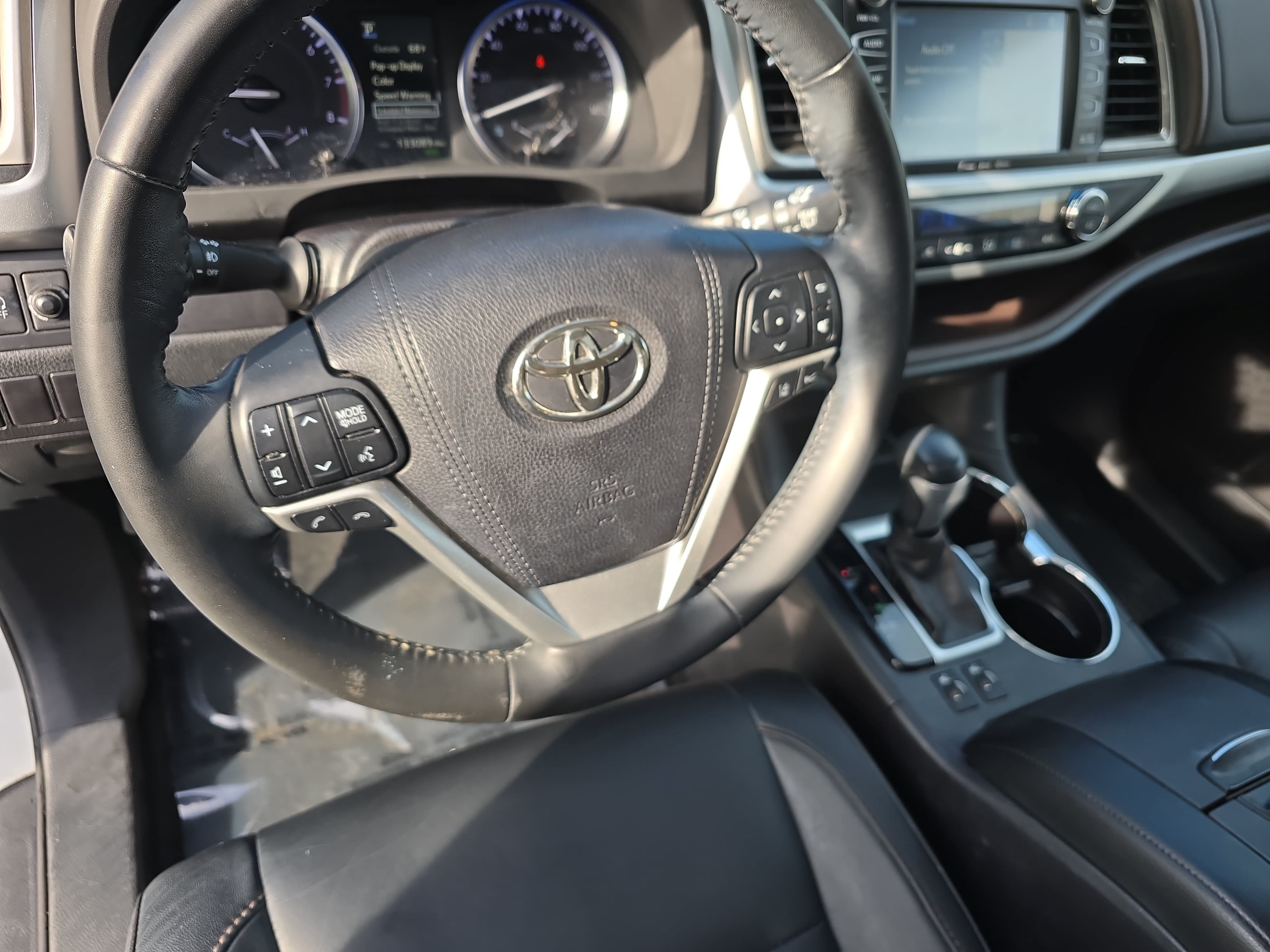 Used 2017 Toyota Highlander XLE AWD/4WD image 16