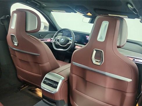 Used 2025 BMW i7 eDrive50 image 28