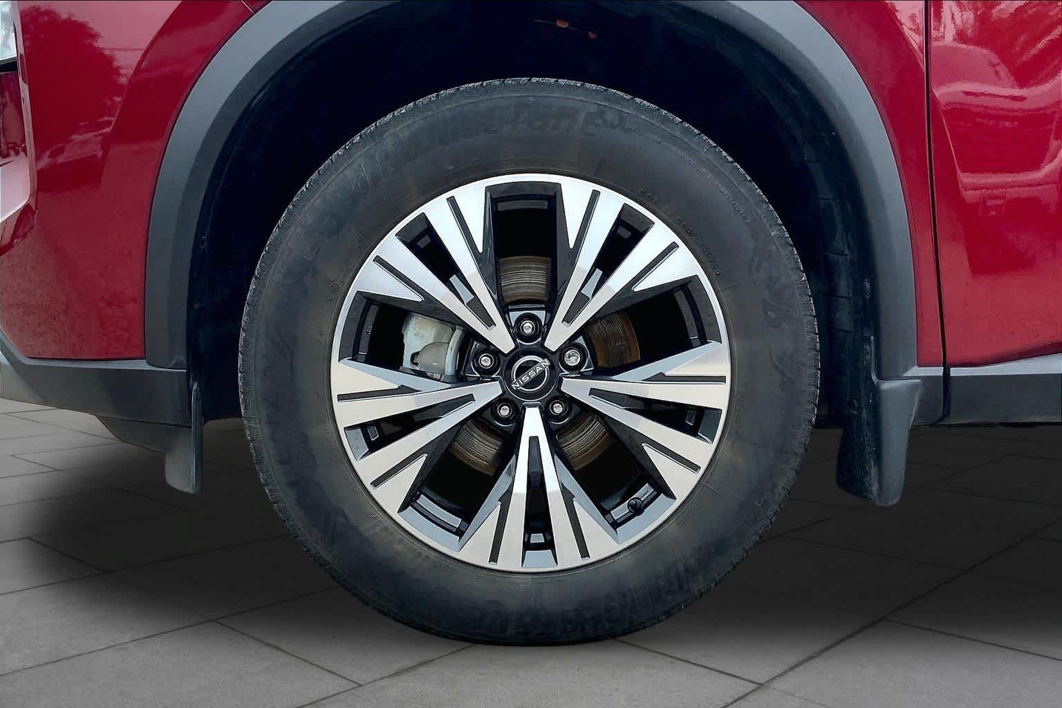 Used 2023 Nissan Rogue SV FWD image 11