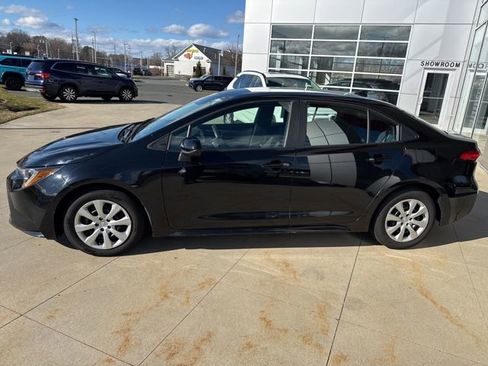 Used 2023 Toyota Corolla LE image 4