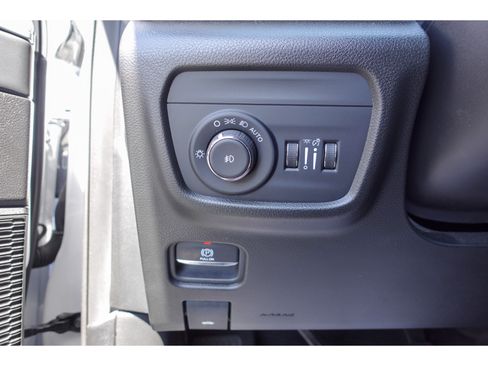Used 2025 Jeep Grand Cherokee Limited w/ Luxury Tech Group II AWD/4WD image 13