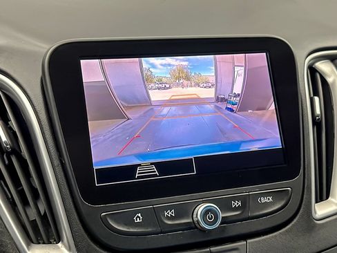 Used 2025 Chevrolet Malibu LT FWD image 17
