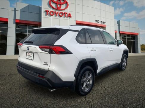 Used 2022 Toyota RAV4 XLE image 3