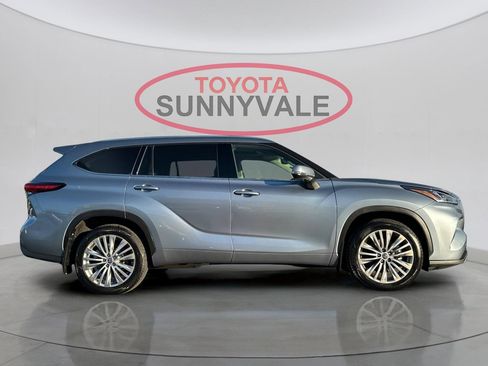 Used 2022 Toyota Highlander Platinum image 10