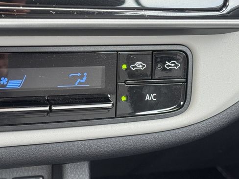 Used 2019 Toyota Corolla LE w/ Carpet Mat Package (TMS) FWD image 36