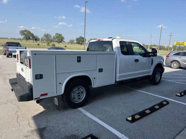 Used 2020 Ford F350 XL AWD/4WD image 2