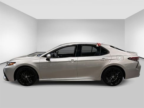 Used 2023 Toyota Camry XSE image 2