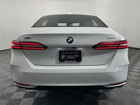 Used 2026 BMW 530i xDrive w/ Premium Package AWD/4WD image 9