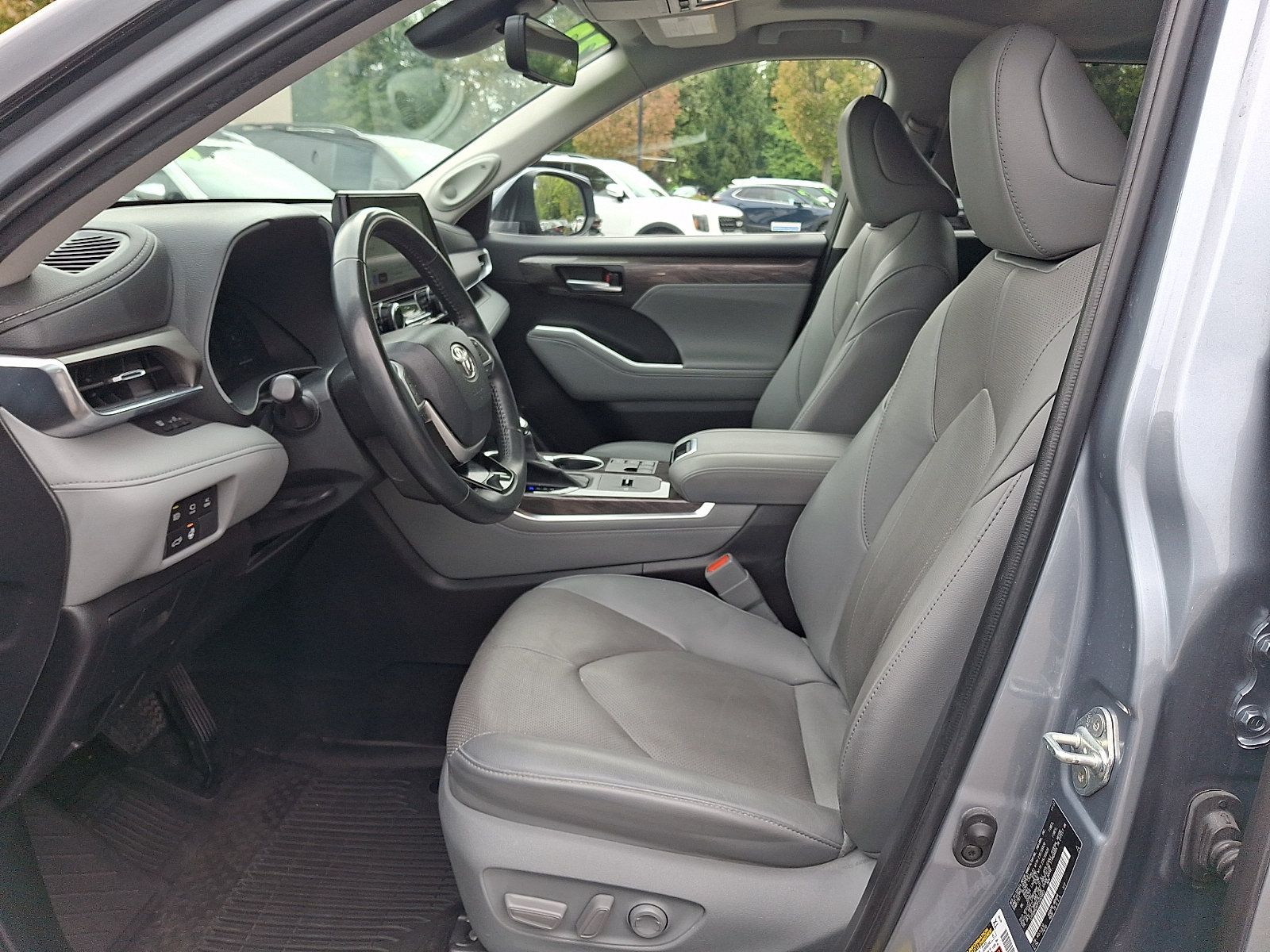 Used 2023 Toyota Highlander Limited AWD/4WD image 13