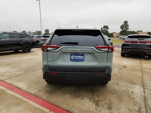 Used 2022 Toyota RAV4 XLE FWD image 6