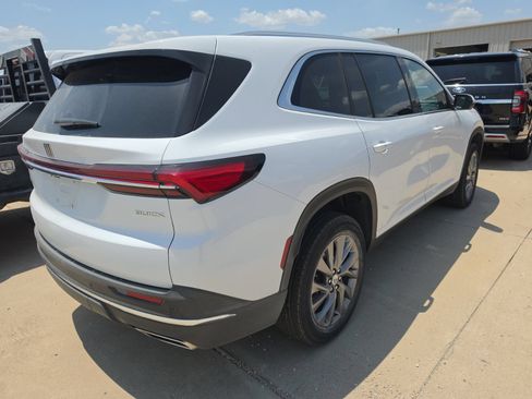 Used 2026 Buick Enclave Preferred AWD/4WD image 5