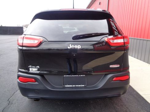 Used 2016 Jeep Cherokee Latitude w/ Comfort/Convenience Group image 6