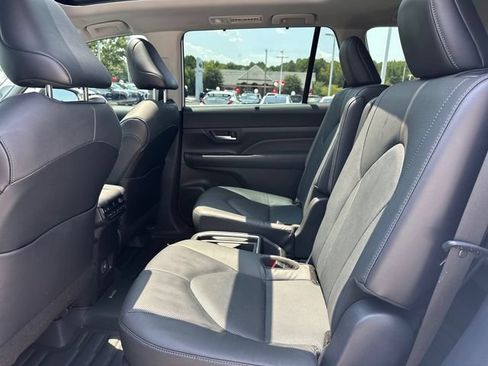 Used 2025 Toyota Grand Highlander AWD image 15