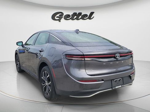 Used 2023 Toyota Crown AWD/4WD image 3
