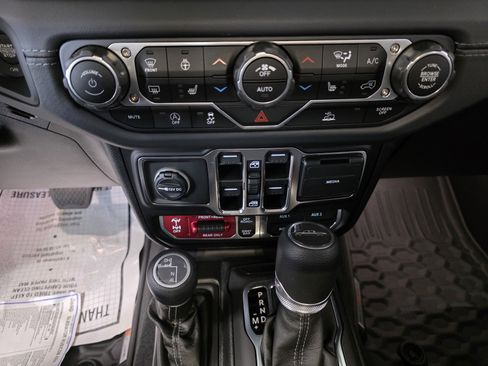 New 2025 Jeep Gladiator Rubicon w/ Convenience Group image 12