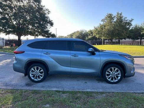 Used 2023 Toyota Highlander Limited image 6