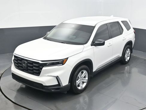 Used 2024 Honda Pilot LX image 9