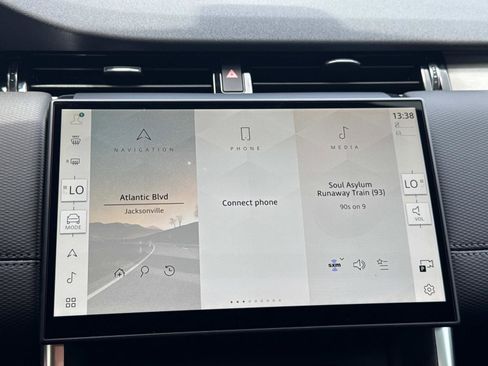 New 2025 Land Rover Discovery Sport Dynamic SE image 23