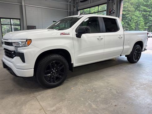 Used 2024 Chevrolet Silverado 1500 RST w/ Z71 Off-Road Package AWD/4WD image 4