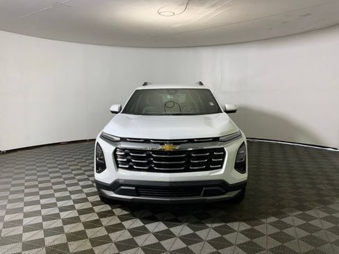 Used 2025 Chevrolet Equinox LT w/ Convenience Package II FWD image 2