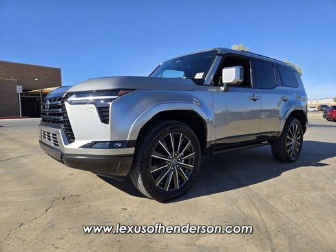 Used 2026 Lexus GX 550 w/ Accessory Package (2T) image 2