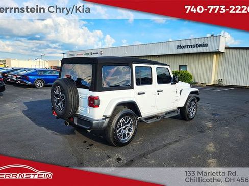 Used 2024 Jeep Wrangler Unlimited Sahara AWD/4WD image 27