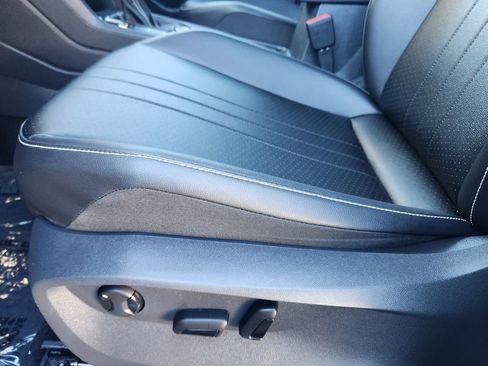 Certified 2024 Volkswagen Tiguan SE R-Line image 9