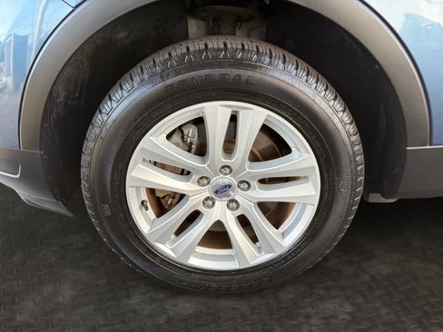 Used 2019 Ford Explorer XLT w/ Equipment Group 202A AWD/4WD image 37