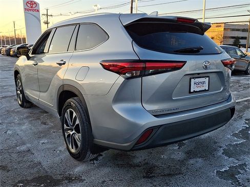 Certified 2022 Toyota Highlander XLE image 5