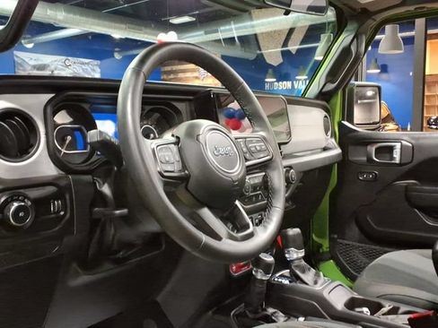 Used 2025 Jeep Wrangler Unlimited Sport AWD/4WD image 20