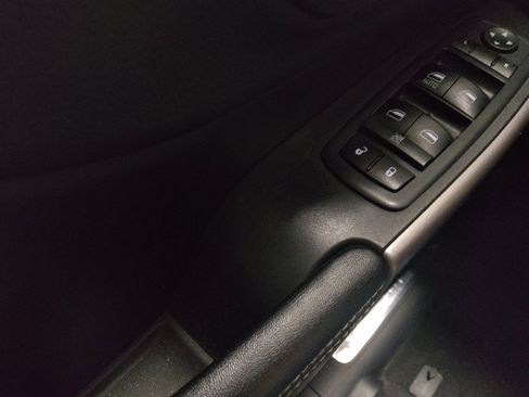 Used 2019 Jeep Cherokee Limited w/ Technology Group image 27