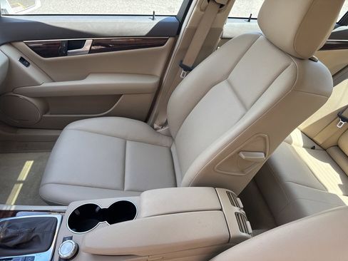 Used 2013 Mercedes-Benz C 300 Luxury image 17