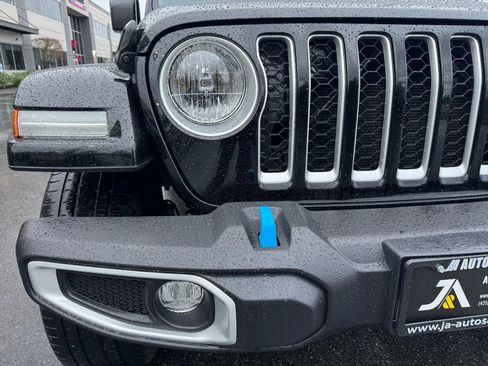 Used 2022 Jeep Wrangler Unlimited Sahara w/ Cold Weather Group image 13