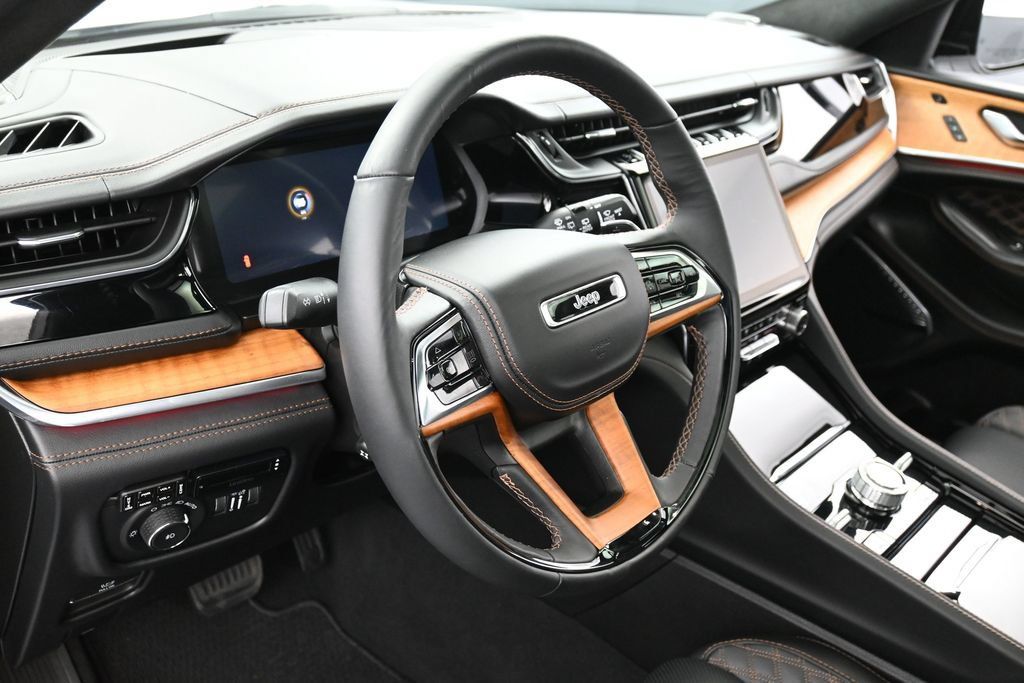 Used 2025 Jeep Grand Cherokee L Summit AWD/4WD image 18