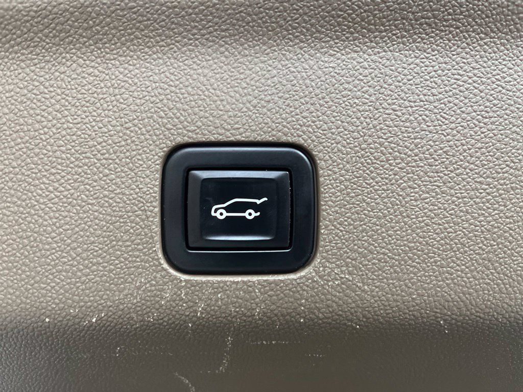 Used 2022 GMC Yukon Denali AWD/4WD image 13