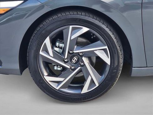 Used 2025 Hyundai Elantra Sport image 22