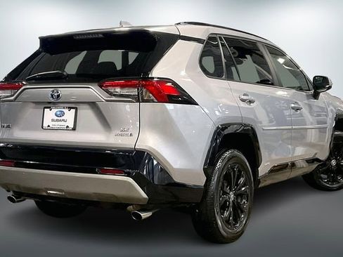 Used 2022 Toyota RAV4 SE image 13