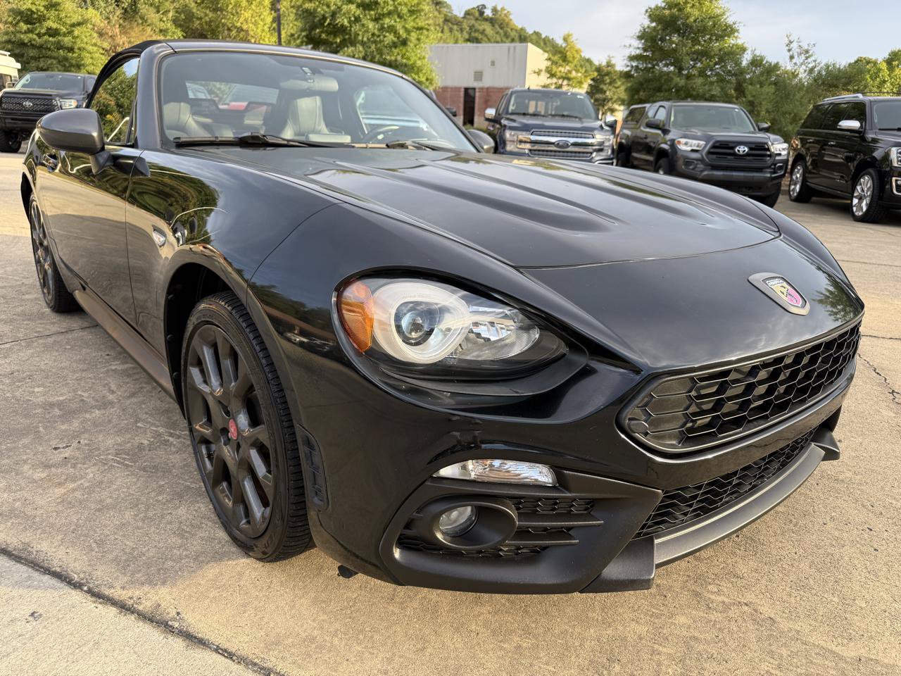 Used 2017 FIAT 124 Spider Abarth RWD image 5